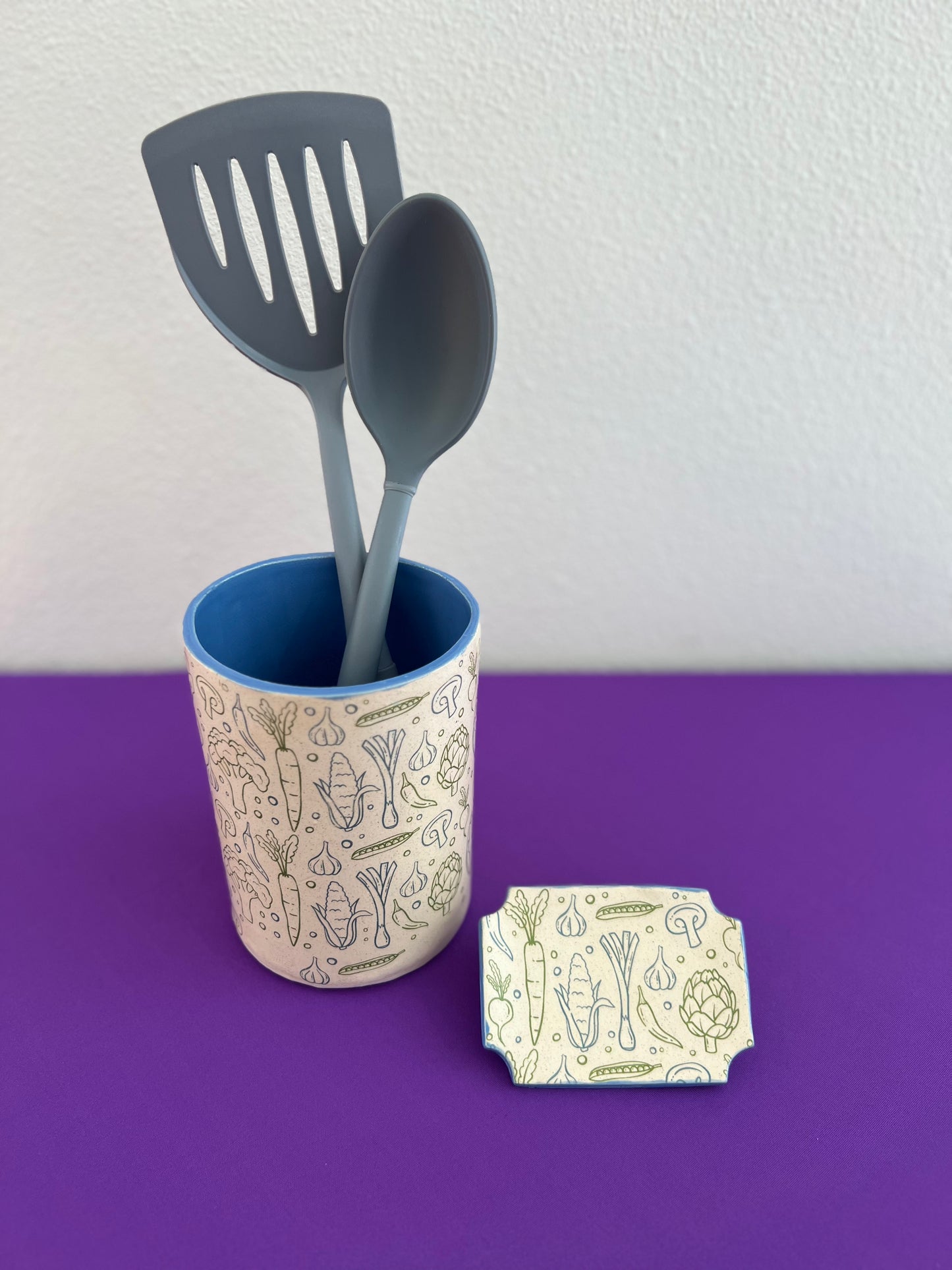 Vegetable Ceramic Utensil Canister/Spoon Rest Set in hydrangea